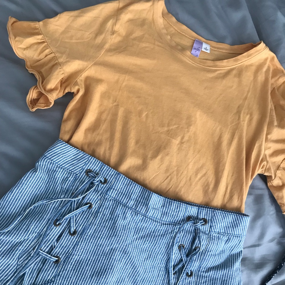 Ruffle sleeve tee
